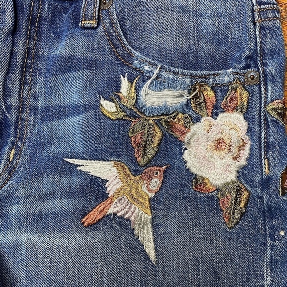 American Eagle High Rise Vintage Festival Shorts - Picture 4 of 8